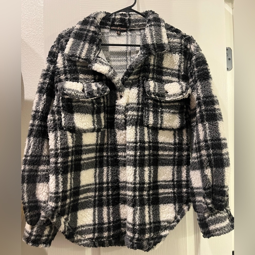 Women’s Medium Almost Famous Button Up